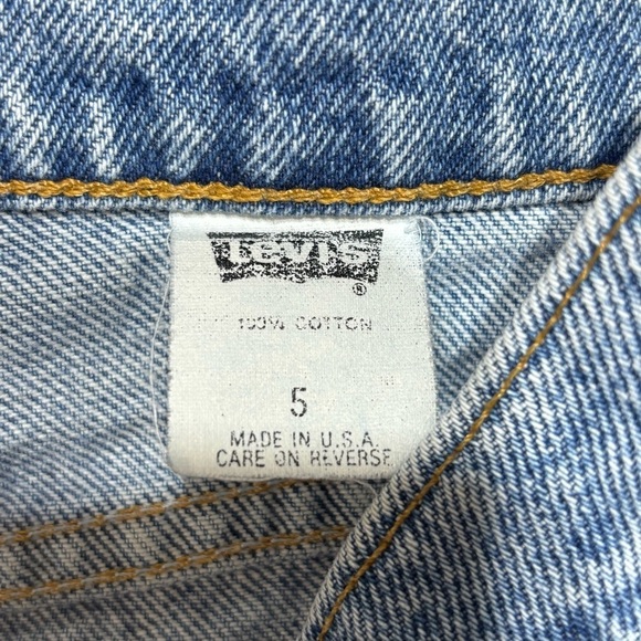 Levi's Jeans Womens 5 Vintage High Rise Mom Jean Light Wash Distressed Holes USA - Picture 3 of 7